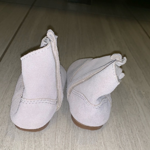 Baby Gap Suede Booties - Picture 3 of 5